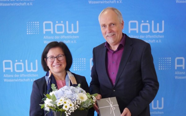 Der bisherige AöW-Präsident Prof. Lothar Scheuer übergab das Amt an Claudia Ehrensberger.